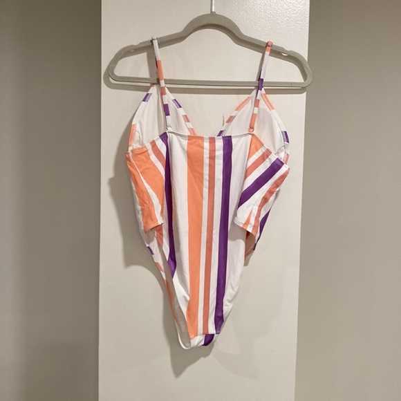 NWT Cupshe Women’s one piece striped swimsuit suit with 4 way stretch fabric - Picture 2 of 5